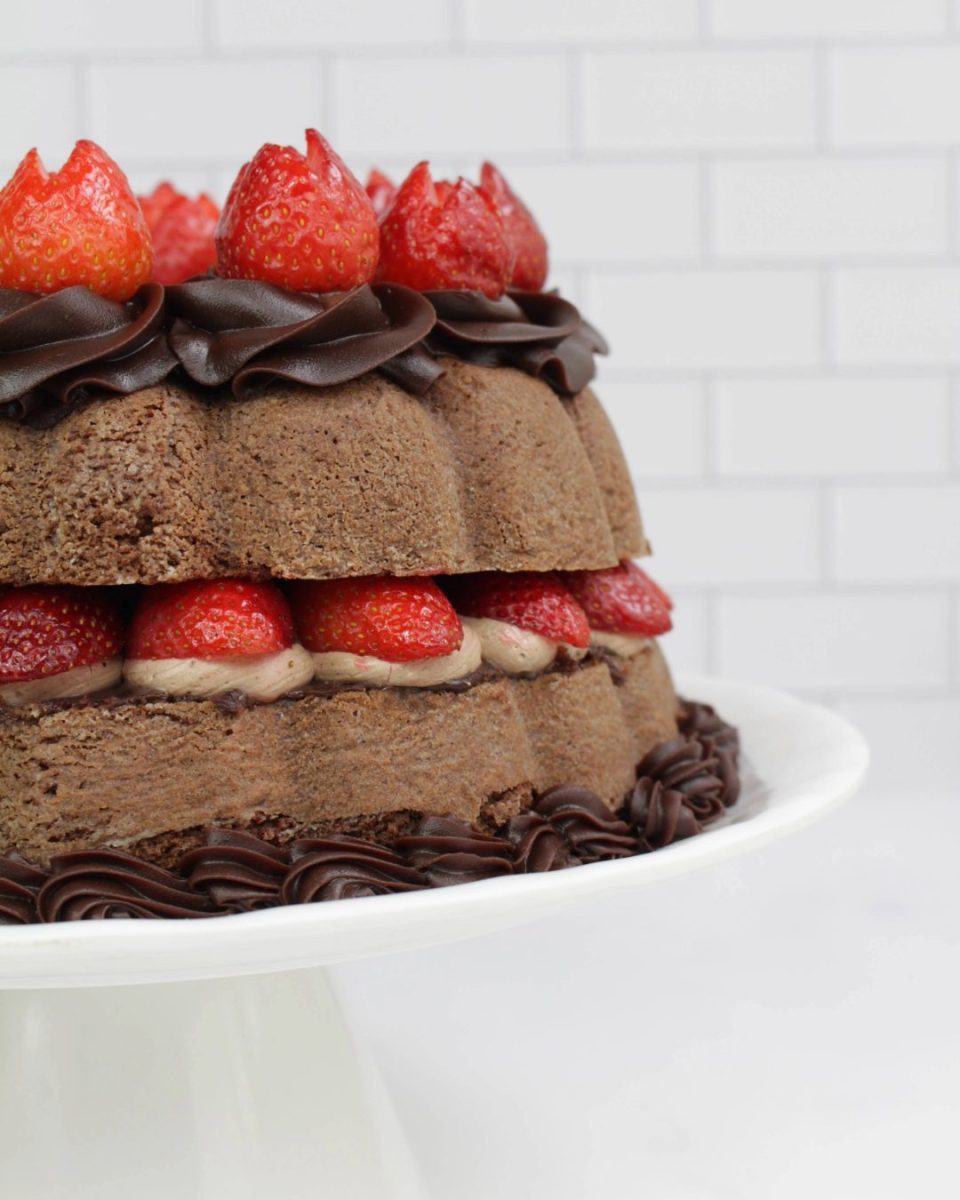 Rosca de chocolate con fresas - Imagen 2